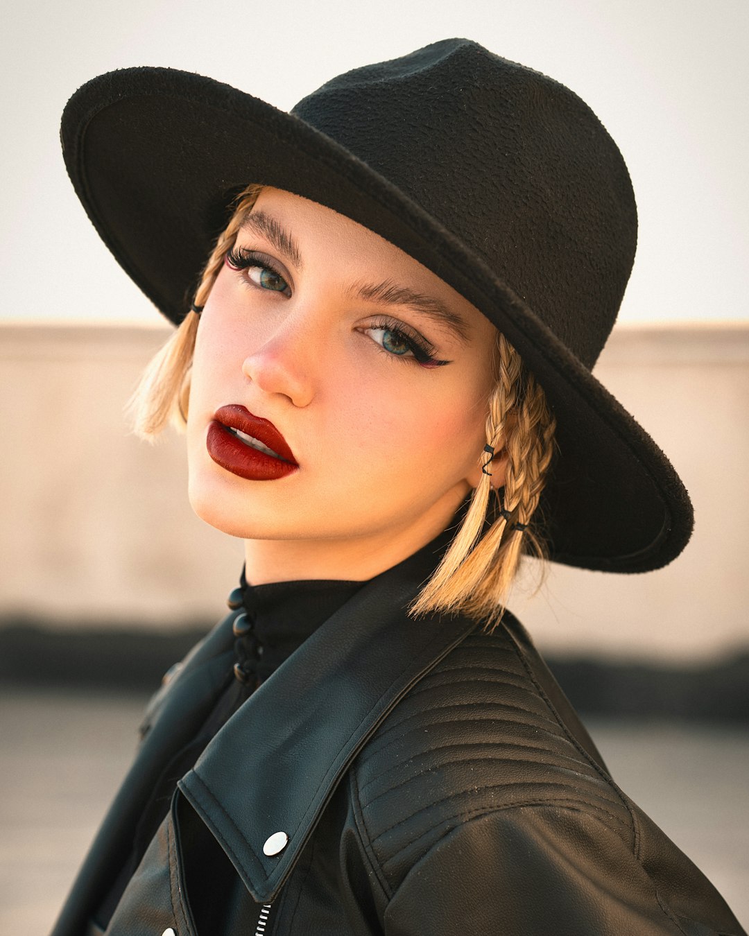 a-woman-wearing-a-black-hat-and-red-lipstick-phvuyex5-os